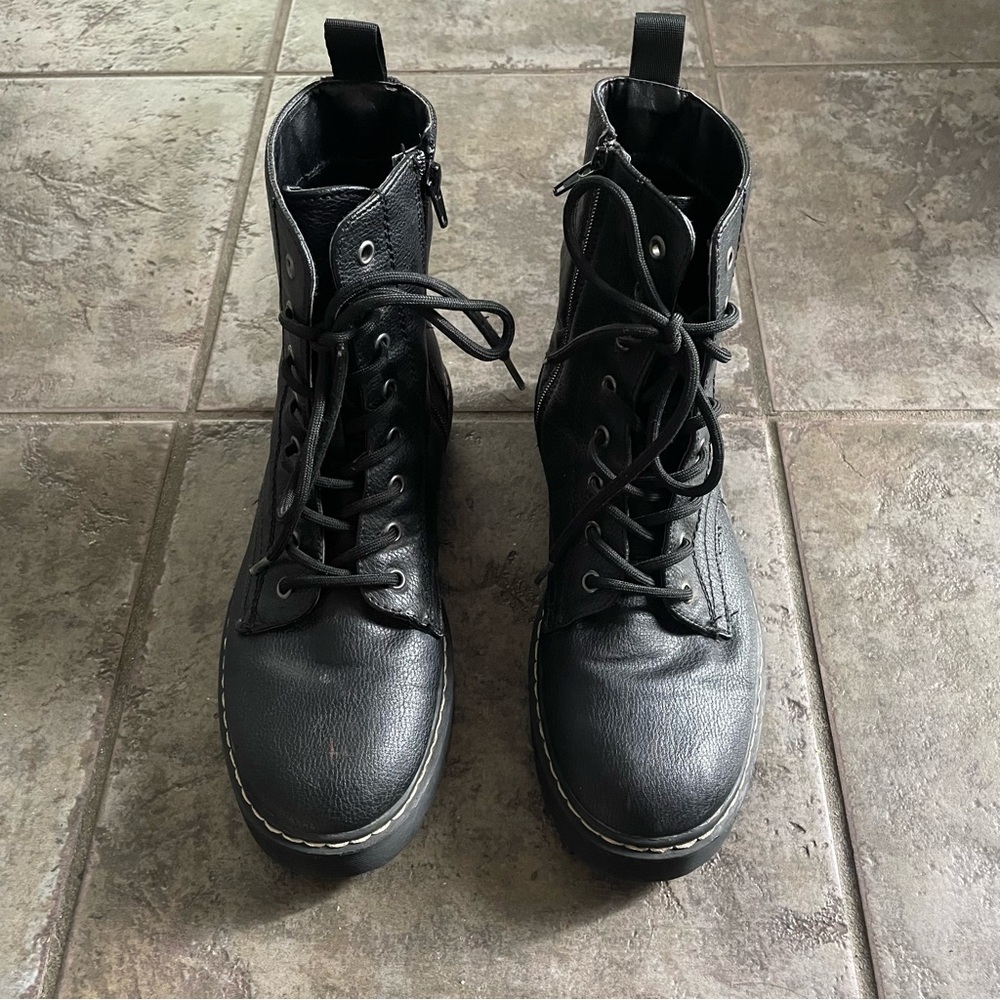 Unionbay Hayden Black Ankle Boots . Size 9 . Stylish